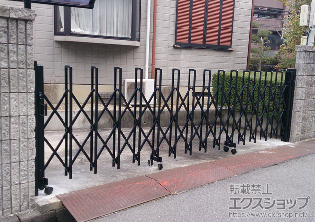 奈良県生駒市ののカーゲート トリップゲート RB型 ノンレール 片開き 44S 施工例