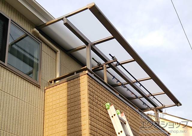 神奈川県座間市のLIXIL リクシル（トステム）のバルコニー・ベランダ屋根 ライザーテラスII F型 屋根タイプ 単体 積雪〜20cm対応 施工例