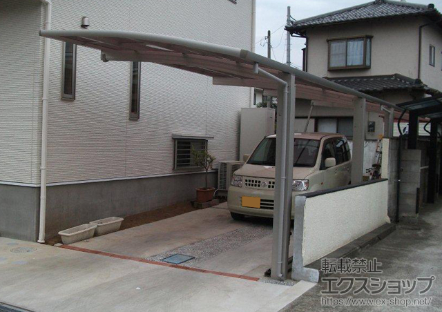 埼玉県熊谷市ののカーポート レイナポートグラン 縦連棟　積雪〜20cm対応+レイナポートグラン用 着脱式サポート柱　標準　2本入 施工例