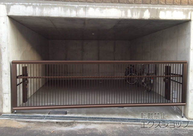 大阪府豊中市ののカーゲート エクスラインアップゲート ワイド 2型 電動式 *特注仕様 施工例