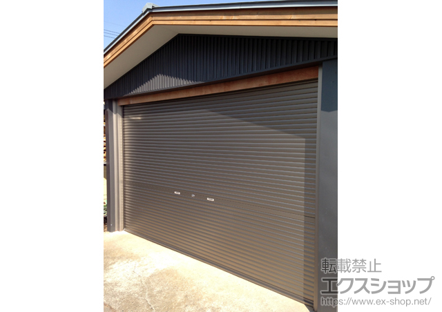 長野県東御市のLIXIL リクシル（トステム）のガレージシャッター ガレージシャッタークワトロ 手動式 内部付タイプ 施工例