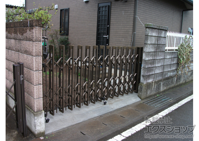 茨城県結城市ののカーゲート アルシャインII PG型R(ペットガード) Aタイプ ノンレール 片開き 310S 施工例