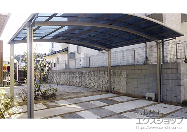 福岡県春日市のLIXIL リクシル（トステム）のカーポート カーブポートシグマIII ワイド 積雪〜20cm対応 施工例