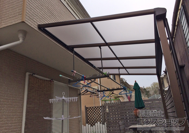 和歌山県橋本市ののテラス屋根 ヴェクターテラス F型 テラスタイプ 単体 積雪〜20cm対応+吊り下げ物干し ワイド 2本入 施工例