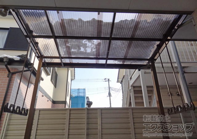 埼玉県狭山市のLIXIL リクシル（トステム）のテラス屋根 ナーラテラス テラスタイプ 単体 積雪〜20cm対応＋ナーラテラス 物干しセット 　長尺 2本入 施工例