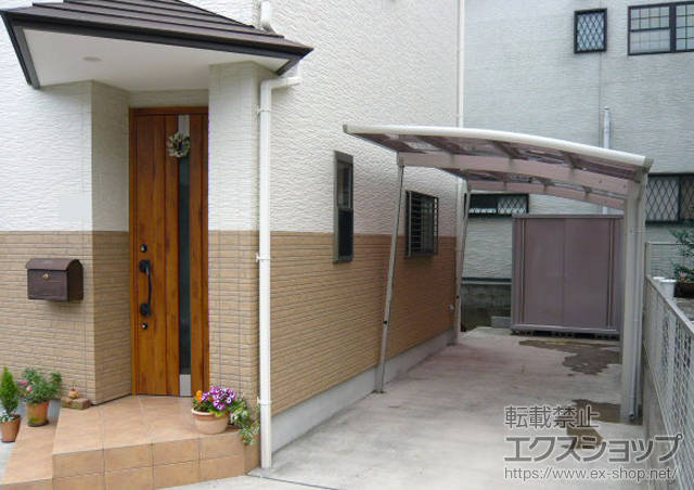 三重県南牟婁郡紀宝町ののカーポート レイナポートグラン　積雪〜20cm対応＋着脱式サポート 標準・ハイルーフ兼用 2本入り 施工例