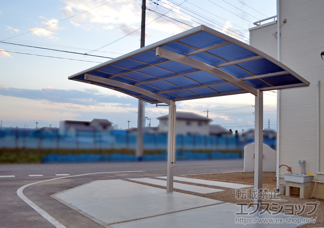 群馬県伊勢崎市ののカーポート レイナポートグラン　積雪〜20cm対応+ 屋根ふき材補強部品+着脱式サポート 標準・ハイルーフ兼用 2本入 施工例