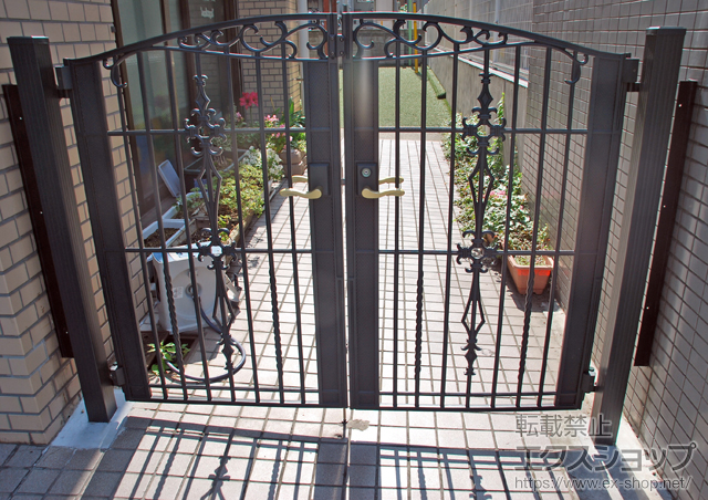 東京都江戸川区のの門扉 キャスティナD型 両開き　柱使用 施工例