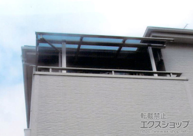 埼玉県上尾市ののバルコニー・ベランダ屋根 ヴェクターテラス R型 屋根タイプ 単体 積雪〜20cm対応＋吊り下げ物干し 施工例