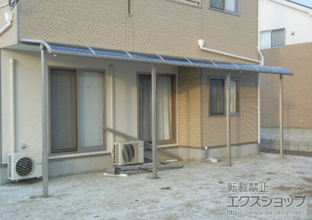 宮城県岩沼市ののテラス屋根 プレシオステラス R型 テラスタイプ 連棟　積雪〜20cm対応+吊り下げ式物干し ロング 1本入+穴隠し　2K 施工例