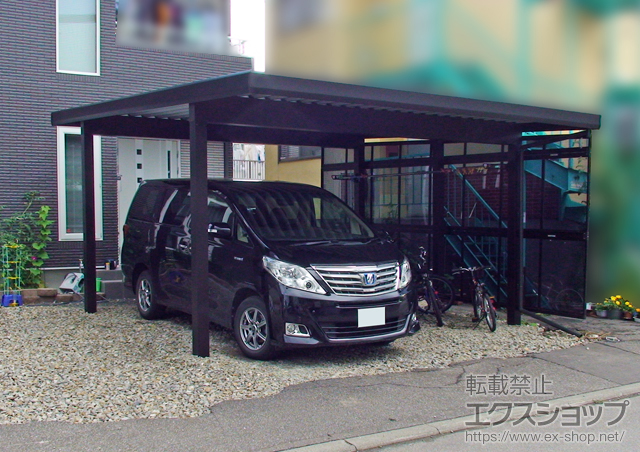 北海道札幌市ののカーポート ジーポートneo Aタイプ 2台用 角柱4本仕様 標準鼻隠し 積雪〜100cm対応＋【片側】ジーポートneo 台形枠付きサイドパネル <平板タイプ>＋水平式物干し(カーポート柱用) 2本入り 標準×1 施工例