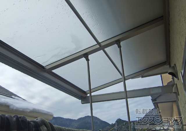 静岡県伊豆の国市のLIXIL リクシル（トステム）のバルコニー・ベランダ屋根 ライザーテラスII F型 ルーフタイプ 単体 積雪〜20cm対応＋吊り下げ物干し 施工例