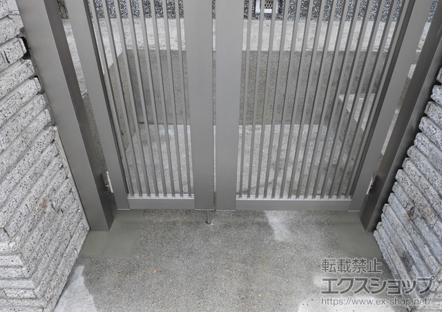 大阪府枚方市のの門扉 プレスタ門扉 2型 細たて桟 両開き親子 柱使用 施工例