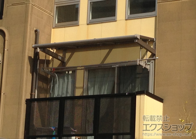 愛知県名古屋市のLIXIL リクシル（トステム）のバルコニー・ベランダ屋根 ライザーテラスII F型 ルーフタイプ 単体 積雪〜20cm対応+吊り下げ式物干し 標準 2本 施工例