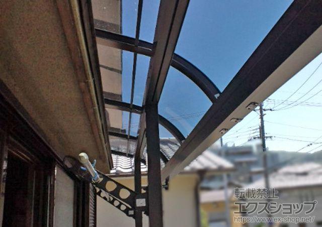 京都府京都市のLIXIL リクシル（トステム）のバルコニー・ベランダ屋根 ライザーテラスII R型 屋根タイプ 連棟 積雪〜20cm対応 施工例
