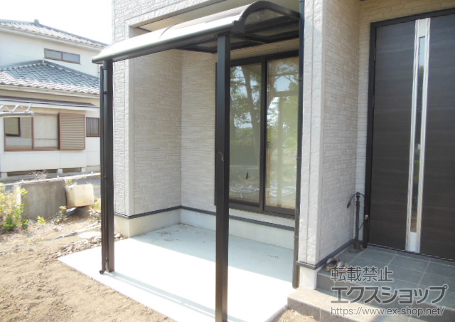 群馬県伊勢崎市のLIXIL リクシル（トステム）のテラス屋根 ライザーテラスII R型 テラスタイプ 単体 積雪〜20cm対応 施工例