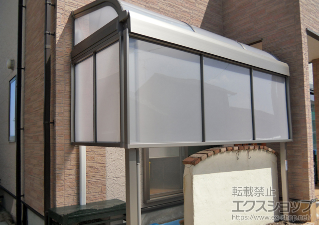 佐賀県佐賀市のLIXIL リクシル（トステム）のテラス屋根 ライザーテラスII R型 テラスタイプ 単体 積雪〜20cm対応+ライザーテラスII用 前面スクリーン 1段用 施工例