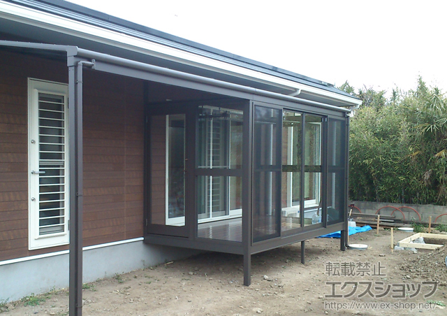 埼玉県羽生市のLIXIL リクシル（トステム）のテラス囲い・サンルーム ほせるんですII Ｆ型　1500 床納まり＋吊り下げ物干し　標準　2本入 施工例
