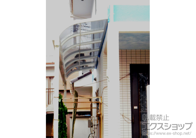 茨城県守谷市のLIXIL リクシル（トステム）のテラス屋根 ライザーテラスII R型 テラスタイプ 単体 積雪〜20cm対応 施工例