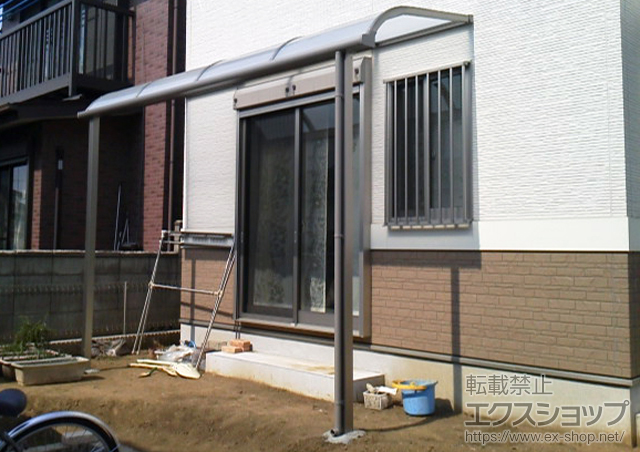 東京都板橋区のLIXIL リクシル（トステム）のテラス屋根 ライザーテラスII R型 テラスタイプ 単体 積雪〜20cm対応 施工例