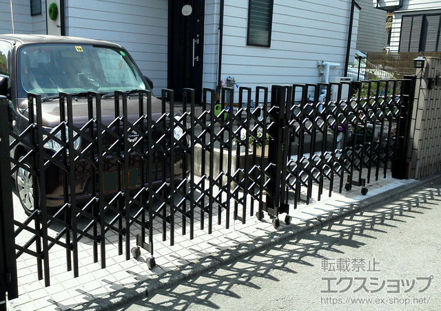 東京都あきる野市ののカーゲート トリップゲート 傾斜地専用型 ノンレール 両開き 23S+23M 施工例