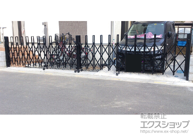 埼玉県川口市ののフェンス・柵、カーゲート トリップゲート PB型 ノンレール 両開き 70W 施工例