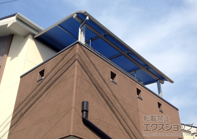 大阪府堺市ののバルコニー・ベランダ屋根 ヴェクターテラス R型 屋根タイプ 単体 積雪〜20cm対応＋吊り下げ式物干し 標準 2本入 施工例