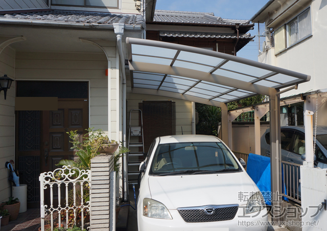 京都府城陽市のLIXIL リクシル（トステム）のカーポート カーブポートシグマIII 積雪〜20cm対応 施工例
