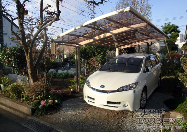 神奈川県相模原市のLIXIL リクシル（トステム）のカーポート カーブポートシグマIII 積雪〜20cm対応＋着脱式サポート柱 1本 施工例