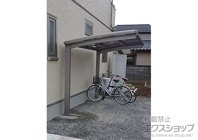 山梨県甲府市のLIXIL リクシル（トステム）のサイクルポート・駐輪場 カーブポートシグマIII ミニ 積雪〜20cm対応 施工例
