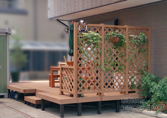 栃木県宇都宮市ののウッドデッキ リウッドデッキ200+リウッドハイパーティション2型+ リウッドデッキフェンス2型+リウッドデッキ門扉2型+独立式リウッドステップ2型 施工例