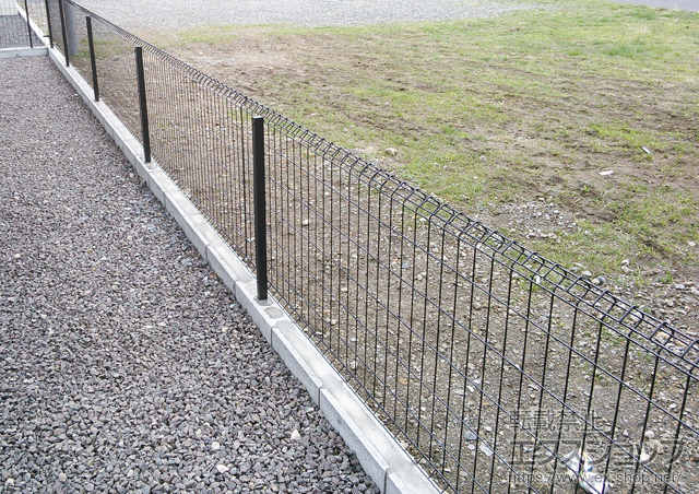 京都府舞鶴市ののフェンス・柵 イーネットフェンス1F型 自由柱タイプ 施工例