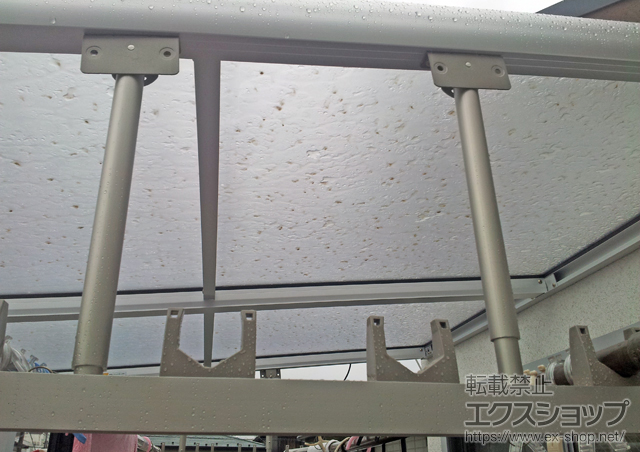 東京都杉並区ののバルコニー・ベランダ屋根 ヴェクターテラス F型 屋根タイプ 単体 積雪〜20cm対応+吊り下げ式物干し 標準 2本入 施工例