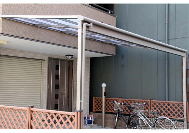 大阪府大阪市のLIXIL リクシル（トステム）のテラス屋根 ライザーテラスII F型 テラスタイプ 単体 積雪〜20cm対応 施工例