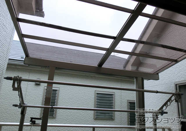 神奈川県横浜市のLIXIL リクシル（トステム）のバルコニー・ベランダ屋根 ライザーテラスII F型 屋根タイプ 単体 積雪〜20cm対応 施工例