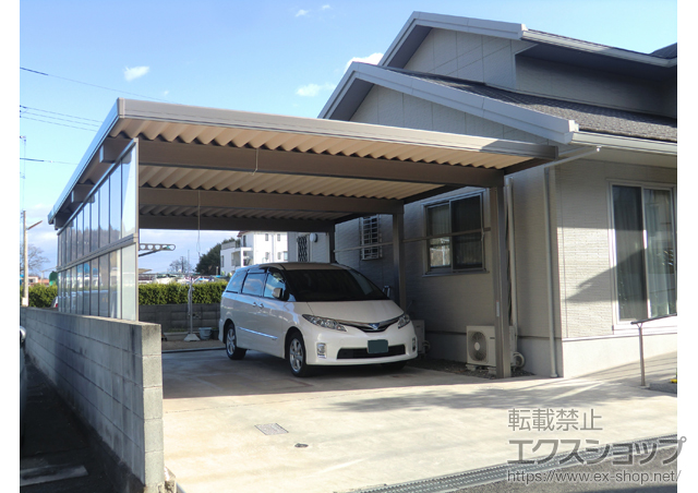 岡山県笠岡市のLIXIL リクシル（トステム）のカーポート テリオスポートIII 3000 2台用 奥行延長 角柱6本 積雪〜100cm対応＋上吊り棚＋柱付け物干し 標準 2本＋サイドパネル 1面囲い （片面）＋テリオスポートIII サイドスクリーン用パネルセット 施工例