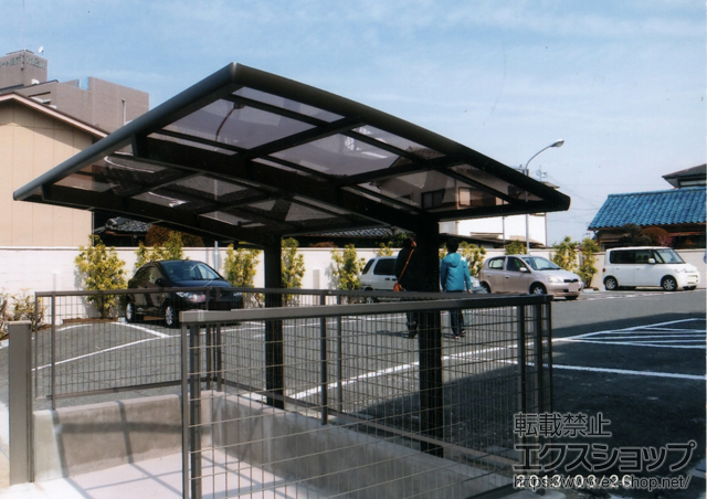 大阪府泉佐野市のLIXIL リクシル（トステム）のサイクルポート・駐輪場 カーブポートシグマIII ミニ 積雪〜30cm対応 施工例