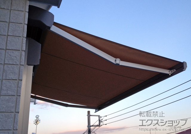 神奈川県鎌倉市のLIXIL リクシル（トステム）のオーニング・日よけ 彩風C型 リモコン式 施工例