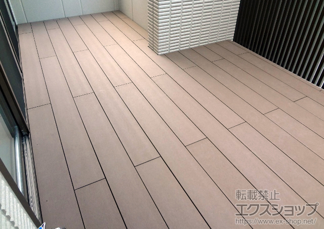 静岡県伊豆の国市ののウッドデッキ バルコニー用リウッドデッキ200 施工例