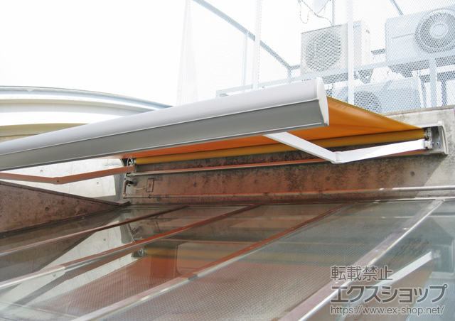 大阪府豊中市のLIXIL リクシル（トステム）のオーニング・日よけ 彩鳥S型 ボックスタイプ 電動式 施工例