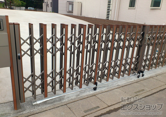 埼玉県越谷市ののカーゲート アルシャインII HW型Cタイプ センターレール 両開き 施工例