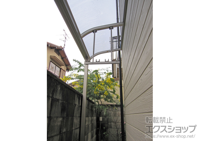 京都府京都市ののテラス屋根 プレシオステラス R型 テラスタイプ 単体 積雪〜20cm対応+吊り下げ式物干し 標準 2本入 施工例