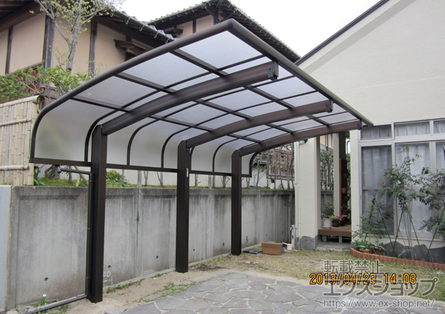 鳥取県鳥取市ののカーポート レイナキャップポート50 積雪〜50cm対応+水平式物干し 木造躯体用 2本入+レイナキャップポート50用 着脱式サポート3本入 施工例