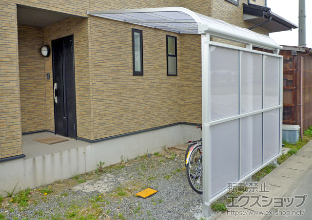 島根県安来市のLIXIL リクシル（トステム）のテラス屋根 ライザーテラスII R型 テラスタイプ 単体 積雪〜20cm対応+前面スクリーン 2段用 施工例