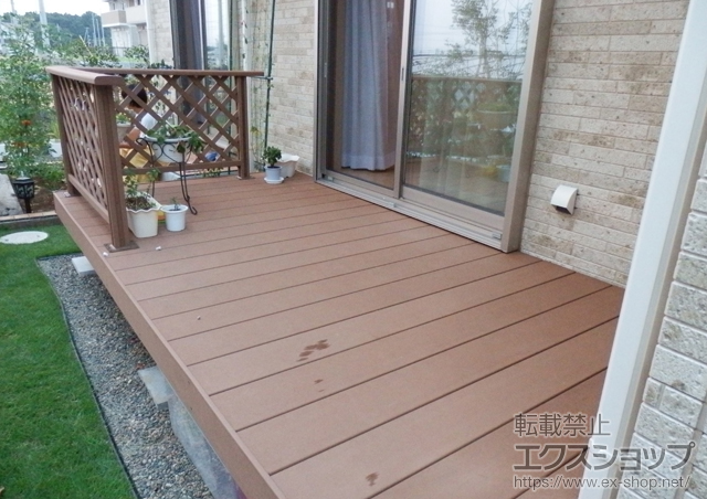 千葉県佐倉市のLIXIL リクシル（トステム）のウッドデッキ リコステージII +デッキフェンス 施工例