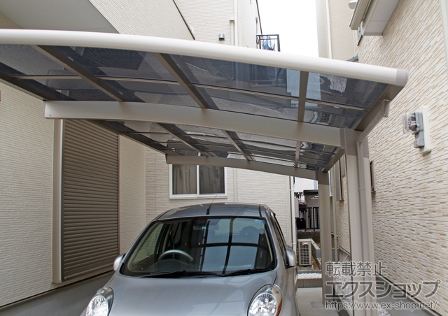 埼玉県さいたま市のLIXIL リクシル（トステム）のカーポート カーブポートシグマIII 積雪〜30cm対応 施工例