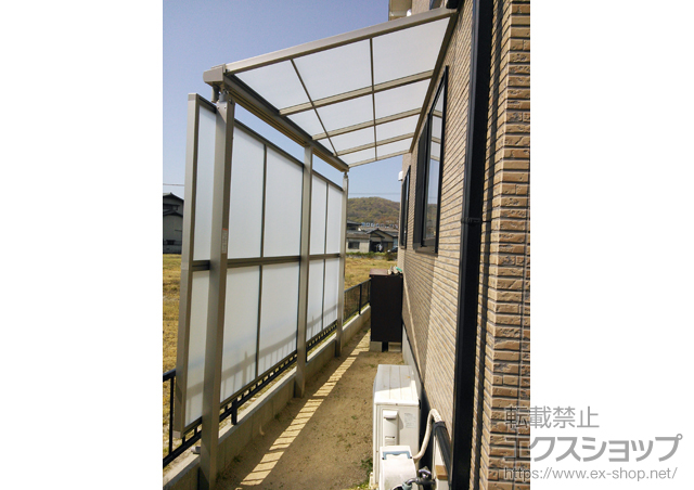 岡山県岡山市のLIXIL リクシル（トステム）のテラス屋根 ライザーテラスII F型 テラスタイプ 単体 積雪〜20cm対応＋ライザーテラスII 前面パネル2段 施工例