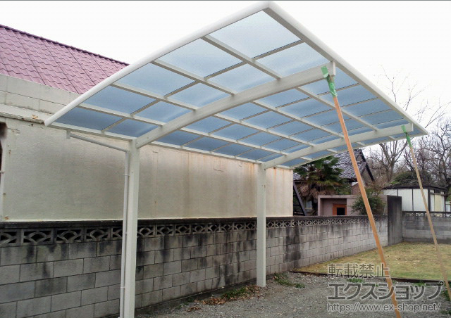 埼玉県本庄市ののカーポート レイナポート 積雪〜20cm対応＋着脱式サポート 標準 2本入＋枯葉よけネット 施工例