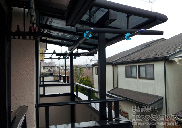 東京都東村山市のLIXIL リクシル（トステム）のバルコニー・ベランダ屋根 パワーアルファ F型 屋根タイプ 単体 積雪〜30cm対応＋前後移動物干し 標準 2本入 施工例