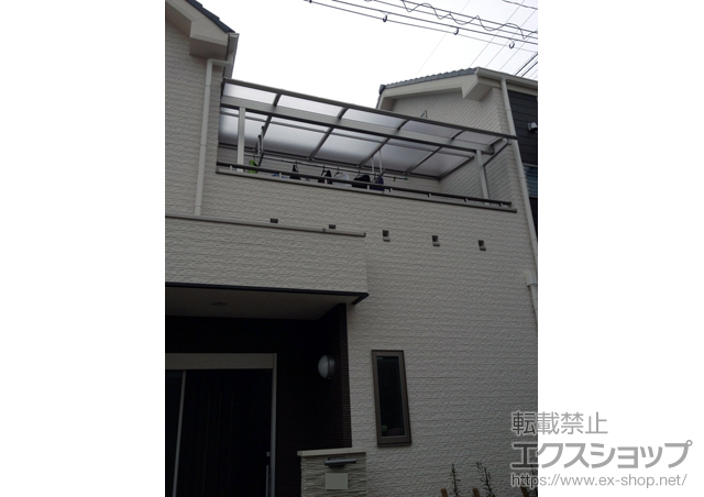 大阪府東大阪市ののテラス屋根 ヴェクターテラス R型 屋根タイプ 単体 積雪〜20cm対応＋吊り下げ式物干し 標準 2本入 施工例